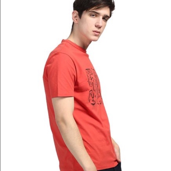 Levis Tshirt-New✨ - Picture 2 of 6